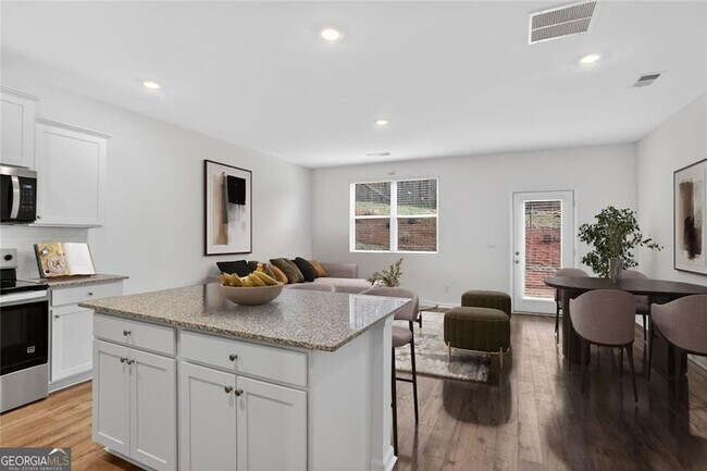 Photo - 170 Piedmont Ave SE