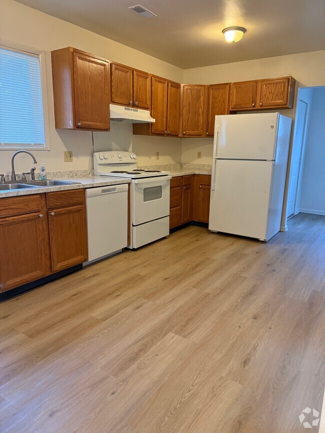 Building Photo - 207 Monroe St Unit Apt B