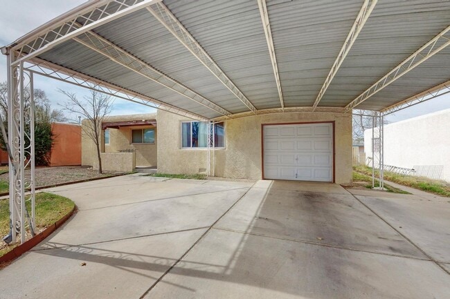 Photo - Pueblo Style  3/BD 1.75/BA 1/CG 2/CP 1774/sf