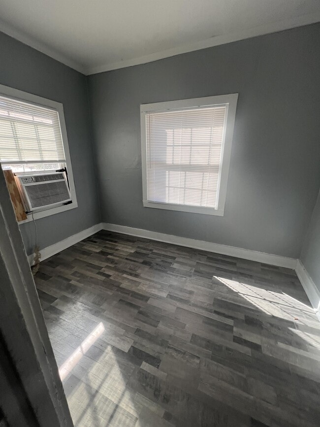 Photo - 203 Moates St