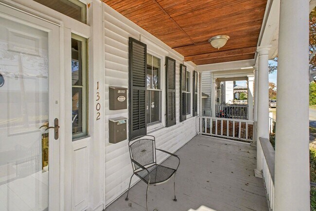 Photo - Charming 3-bedroom 2 bathrooms in Downtown...