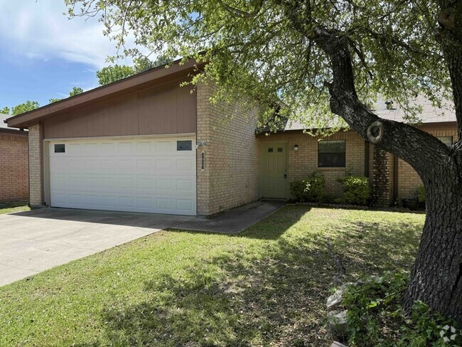 Building Photo - 3007 Charlinda Dr Rental