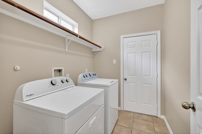 Building Photo - 3215 Sapphire Star Dr