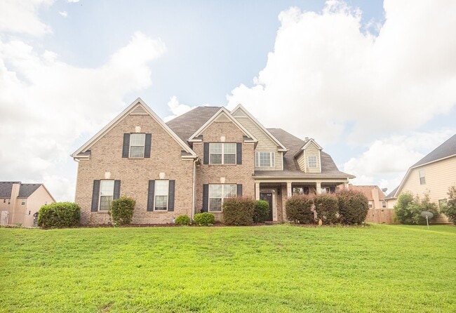 Building Photo - Beautiful home available today!