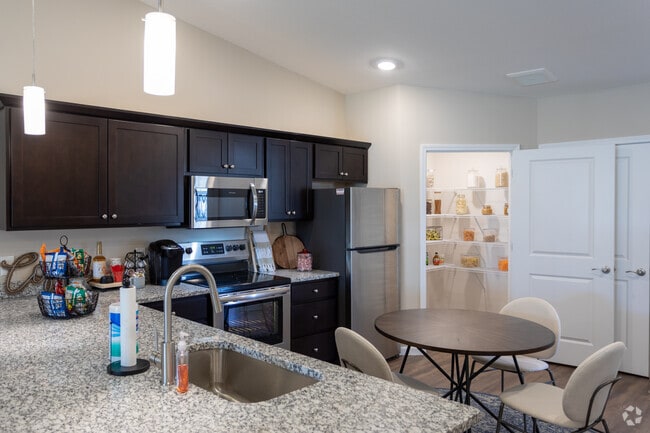 2BR, 2BA - 1294SF - Redwood South Lebanon