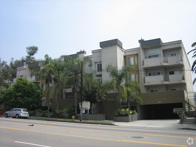 Building Photo - Cahuenga Heights Rental