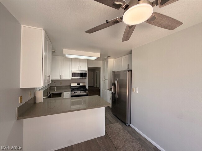 Photo - 1583 Teardrop St