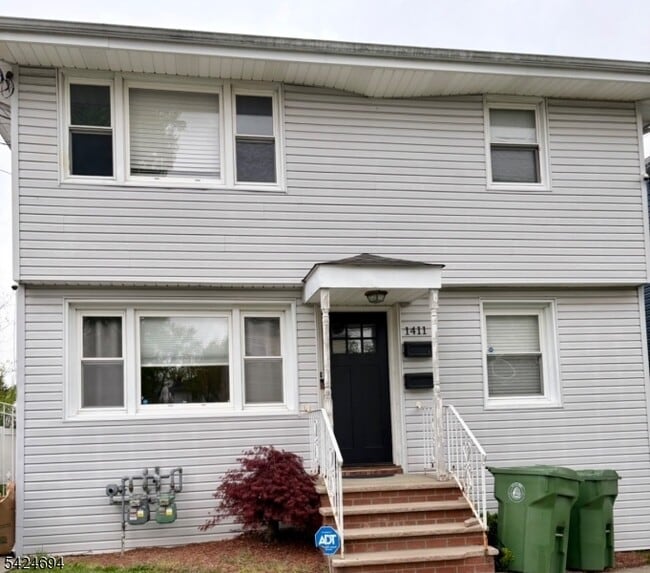 Building Photo - 1411 Hussa St