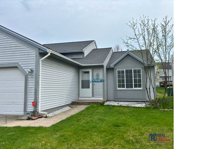 Building Photo - Three Bed, Two Bath Furnished Home Availab...