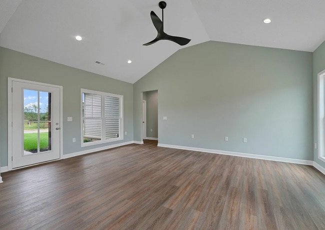 Photo - 2583 Cedrus Ave