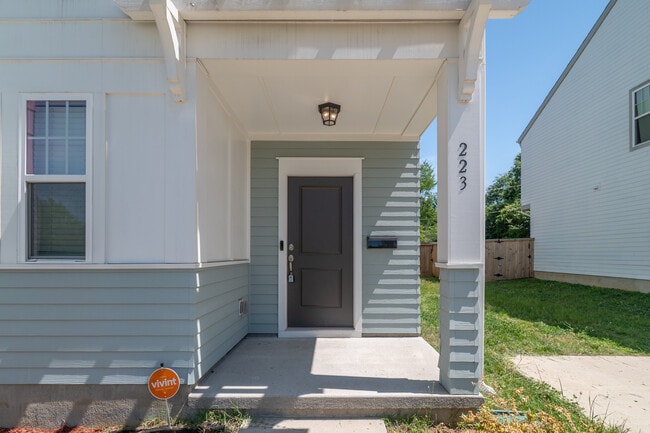 Photo - 223 Hoskins Ave Dr