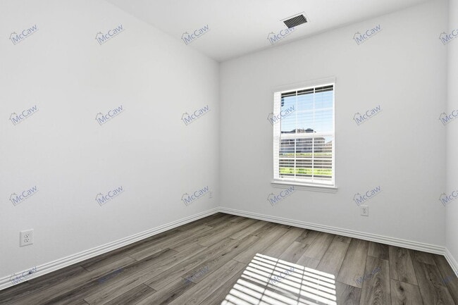 Photo - 239 Golden Run Dr