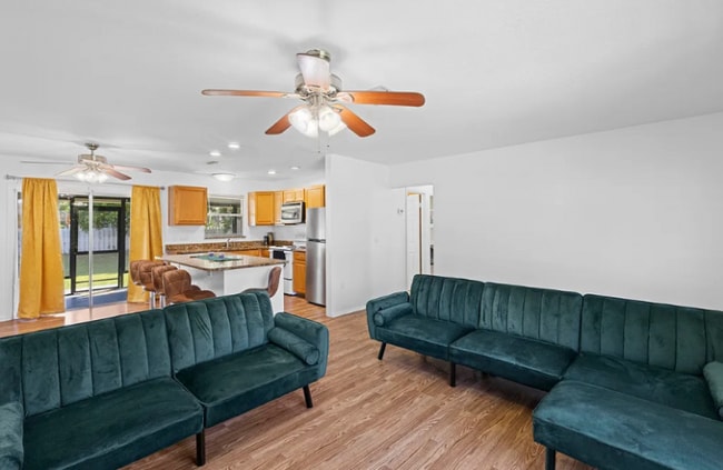 Photo - 733 SE Academy Ln