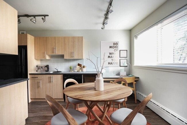 Photo - Oakton Manor Unit 872