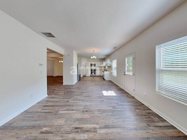 Photo - 290 Maxton Ave