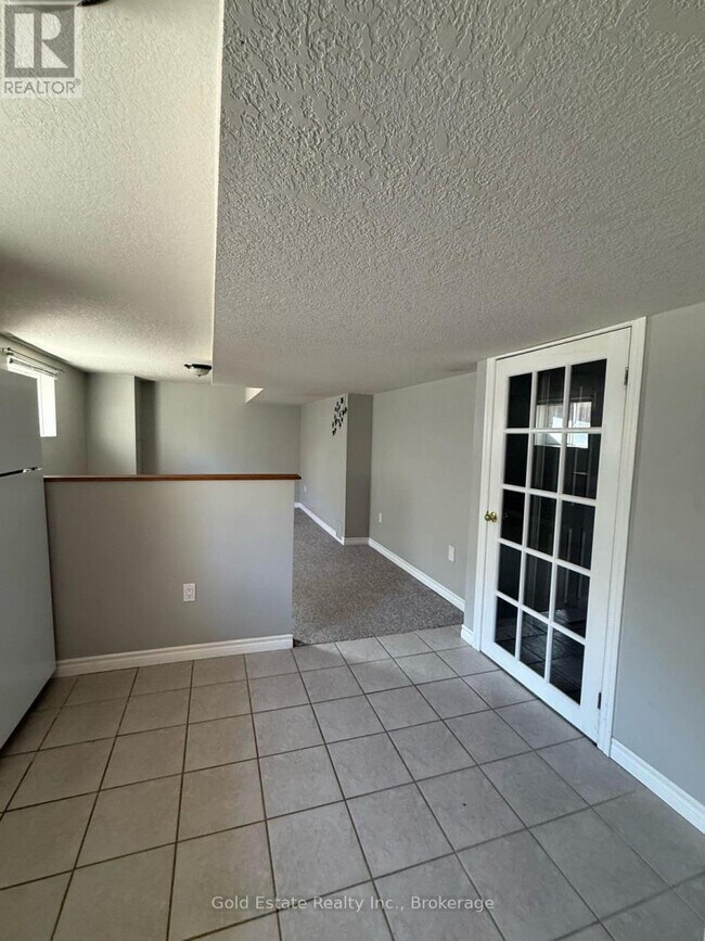 Photo - 1387 Marshall Crescent