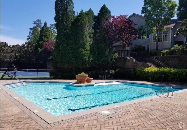 Building Photo - 1250 Parkwood Cir SE Unit 1313 Rental