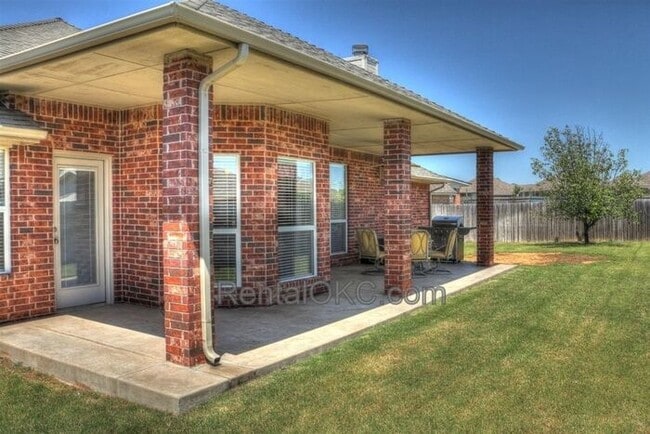 Photo - Moore 3/2 bed plus office and a storm shelter! Great schools, great access!