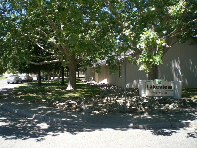 Lakeview Apartments - Lakeview Apartments