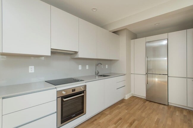 Building Photo - 148 Strathmore Rd Unit 1 Rental