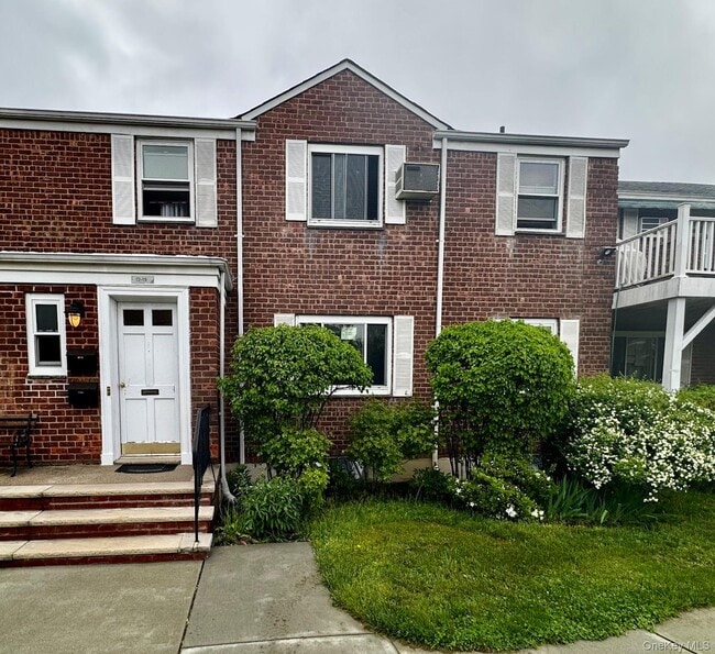 Building Photo - 72-19 Little Neck Pkwy Unit 1st Fl