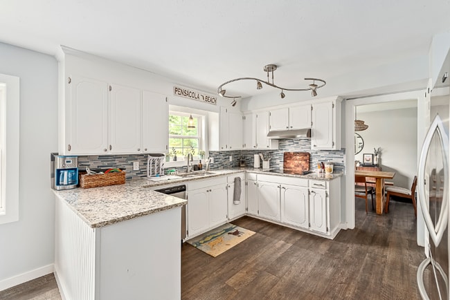 Photo - 504 Victoria Dr