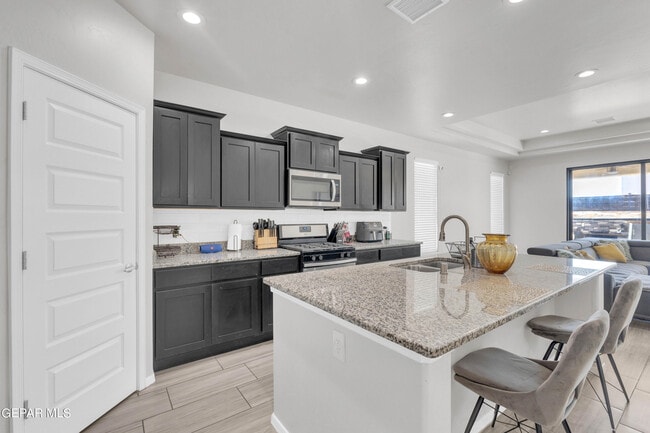 Photo - 1044 Gaitan St