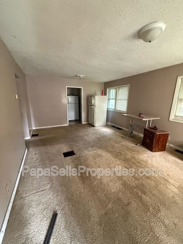 Photo - 2067 N Maple Ave