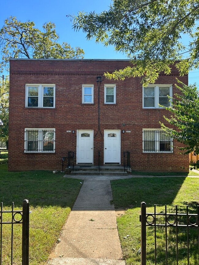 Building Photo - 1613 Olive St NE Unit 2 Rental