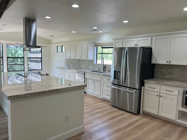 4177 Villa Dr