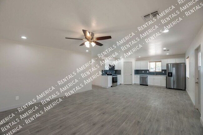 Photo - 801 E 2nd St