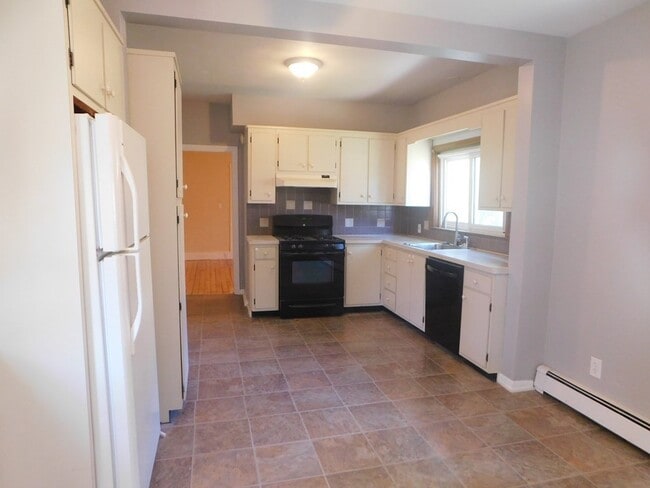 Building Photo - 64 Brooks Ave Unit 1