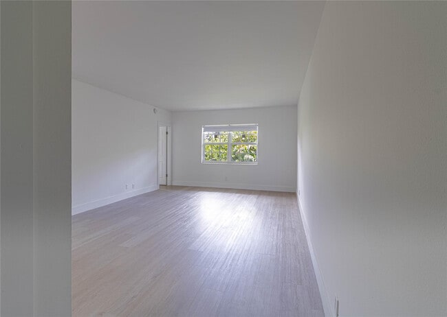 Photo - 2424 SE 17th St Unit 305B