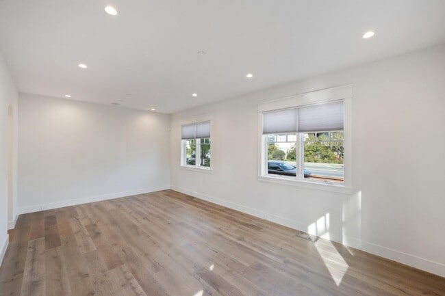 Photo - 261 E Bellevue Ave