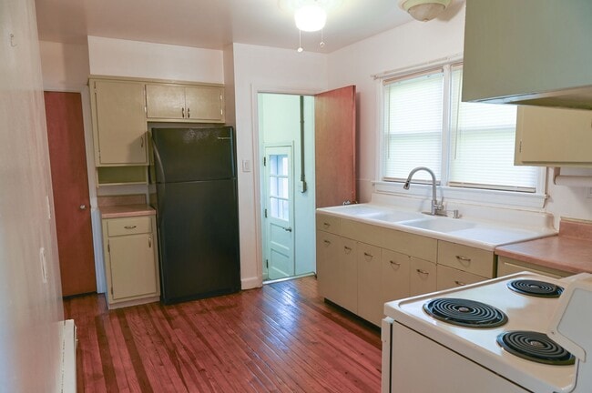 Photo - Charming 2 Bedroom House w/ Yard