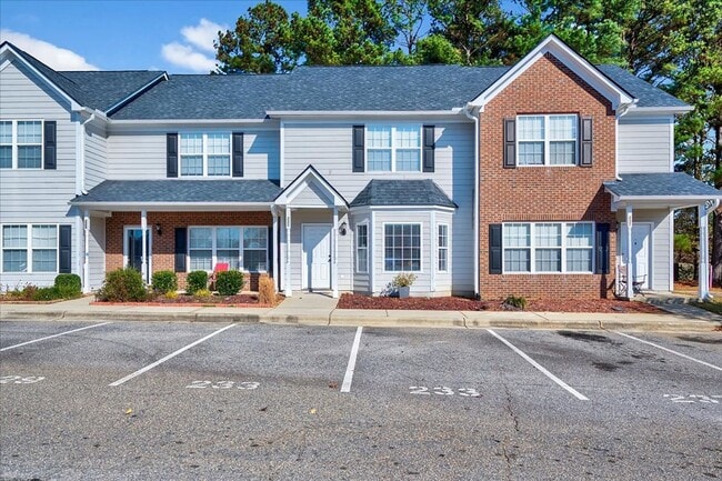 Building Photo - 2BR/2.5BA Clayton Townhouse