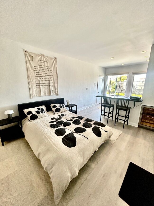 Charming Furnished Marina Studio - Charming Furnished Marina Studio Condo