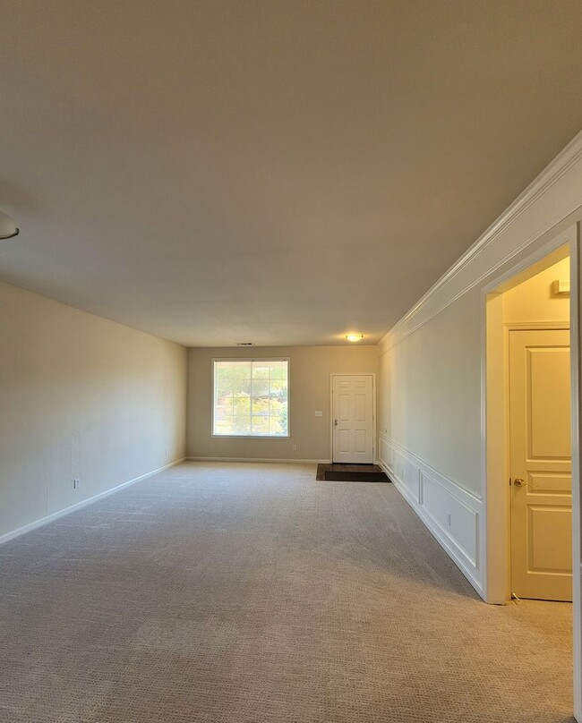 1095 Crescent Dr