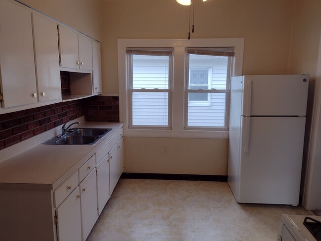 Photo - 2102 Chesterland Ave Unit 2