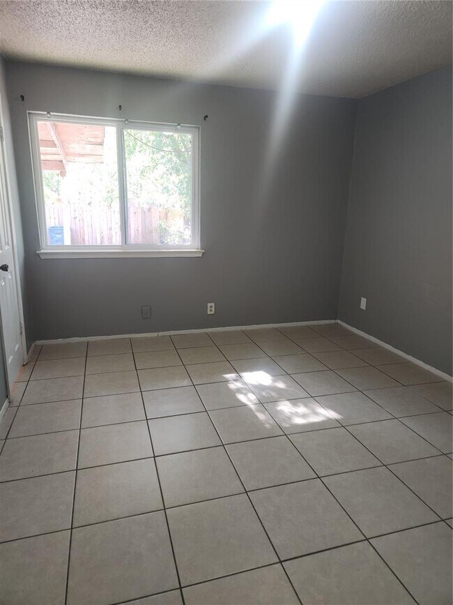 Photo - 905 Fieldwood Dr