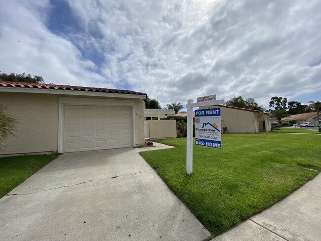 Building Photo - 2+bd/1ba Single Story Duplex Minutes Drive... Rental