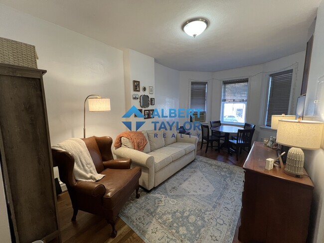 Photo - 63 S Huntington Ave Unidad 1 Rental