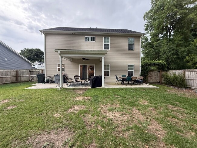 Photo - 4 Bedroom house minutes from Haymont!