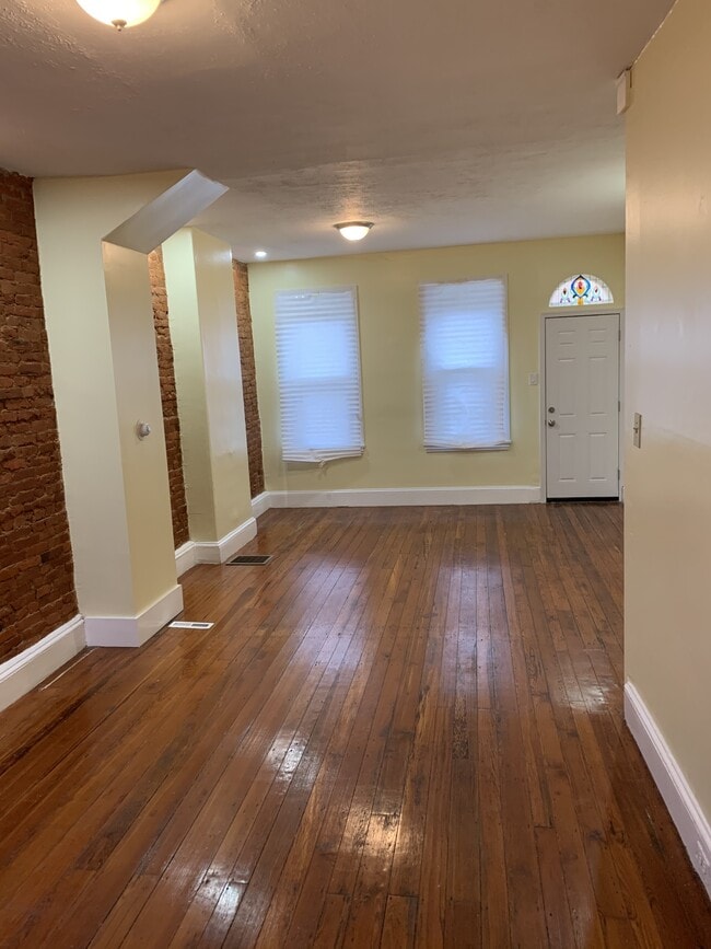 Photo - 747 E Woodlawn St