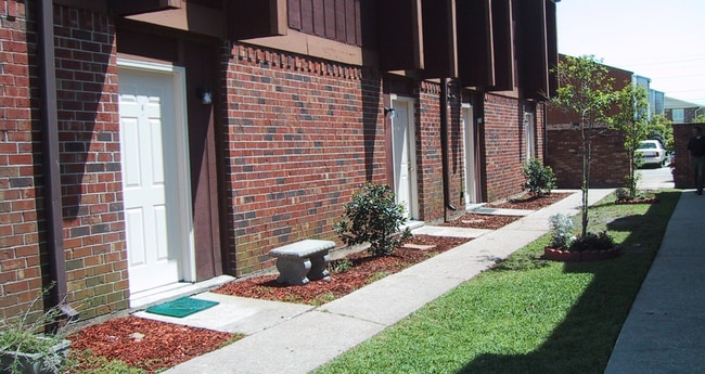 Building Photo - 1625 42nd St