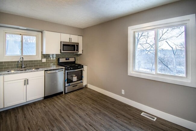 Photo - 2826 Bryan Ave