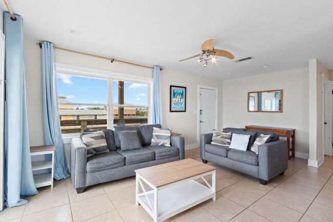 Building Photo - 344 E Beach Blvd Rental