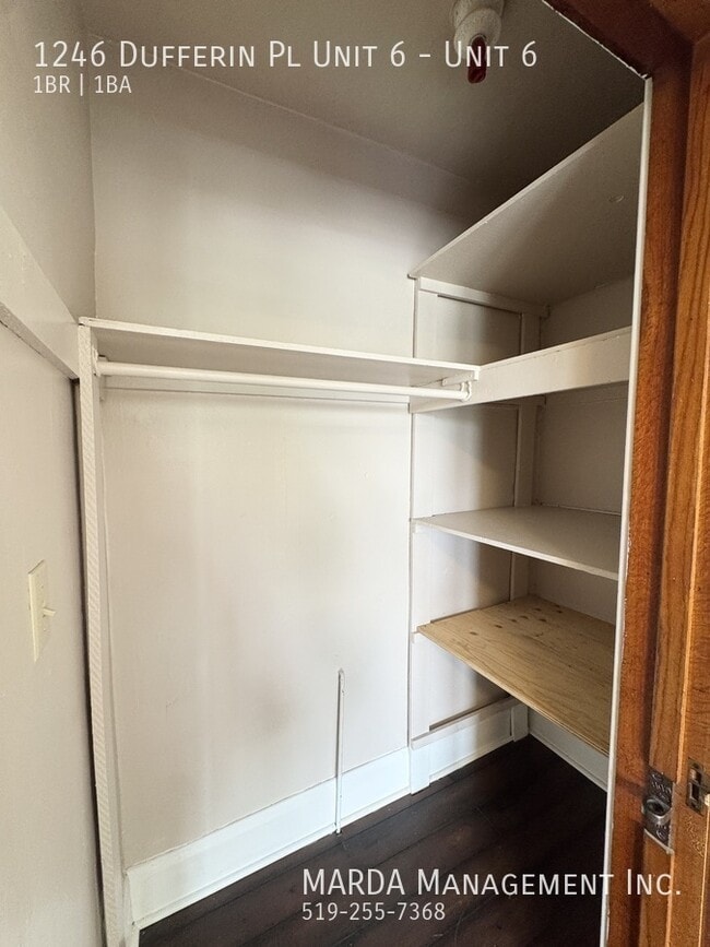 Photo - CHAMRING 1 BED/1 BATH APT ON DUFFERIN & GILES + HYDRO! Unité 6