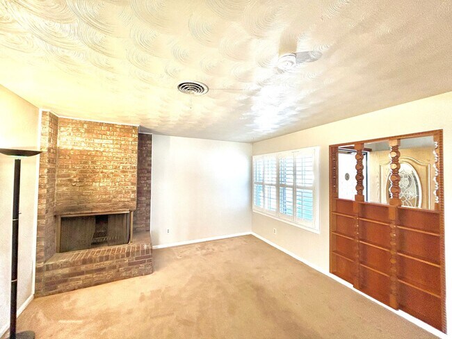 Photo - 3 bed 2 bath near the west loop Now available