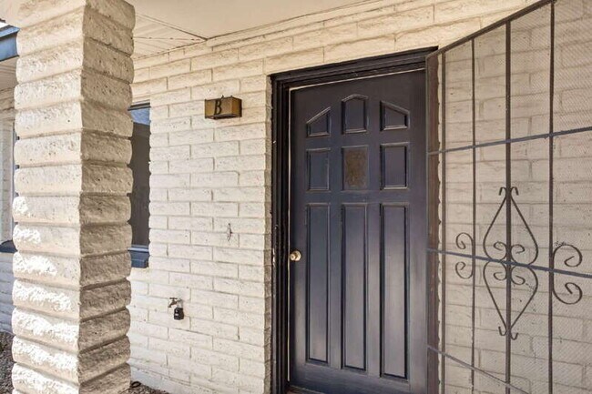 1129 N Wedgewood Cir Unit B